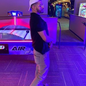 Meet your Posher, Jonathan